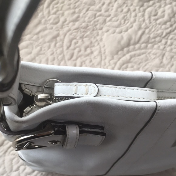 Coach Soho Buckle White Leather Shoulder Bag Purse Silver Buckle Hang Tag - Picture 8 of 16